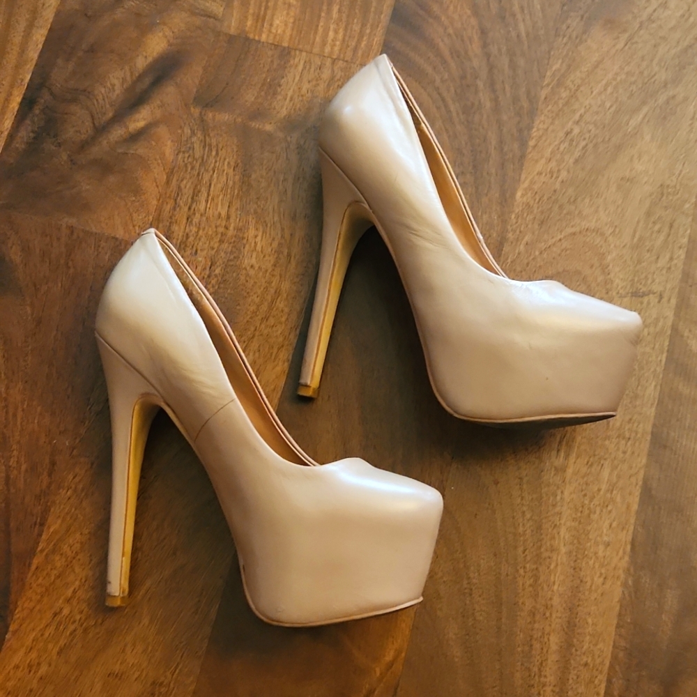 Steve Madden Nude Platform Pumps